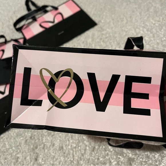 Victoria's Secret Classic Pink & Whiteβ Stripe Gift Shopping Bag Small Set of 4 - Picture 4 of 6